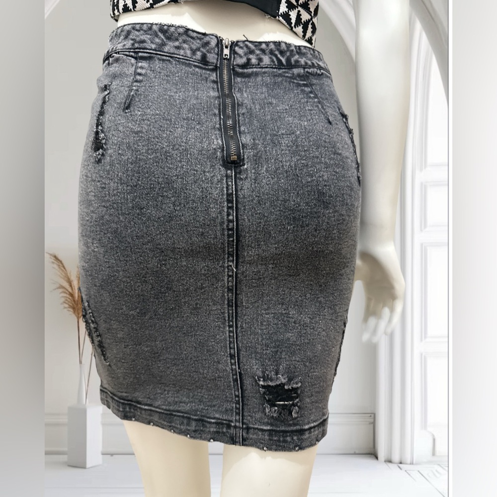 ACTIVE USA This Skirt is Charcoal Color Size L with Zipper is Spandex NWT.